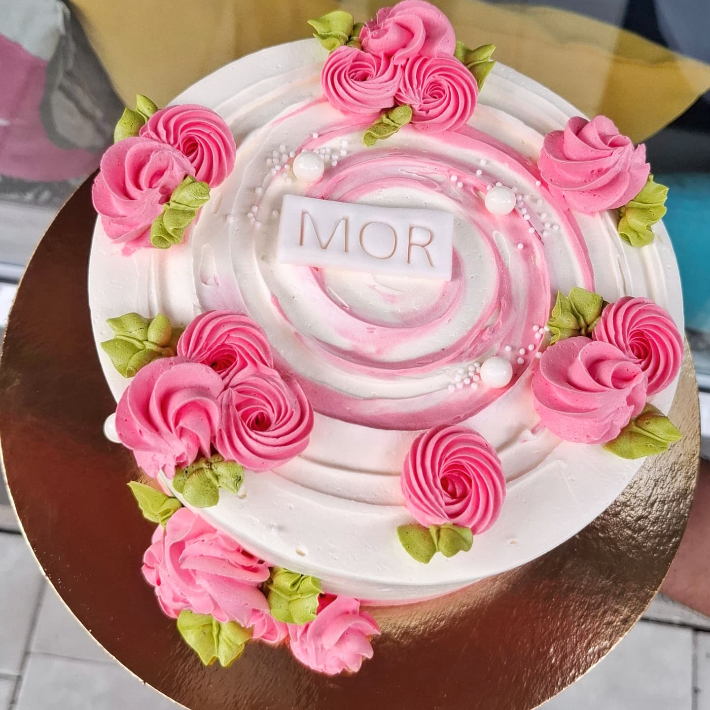 Mom Glow Cake